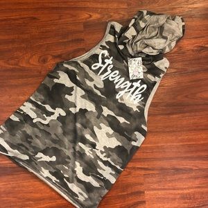 EVCR camo sleeveless workout tank hoodie M